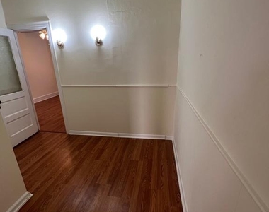 7979 Oxford Avenue - Photo Thumbnail 3