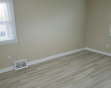 1331 Astor Street - Photo Thumbnail 24
