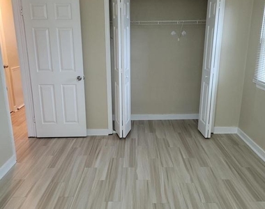 1331 Astor Street - Photo Thumbnail 25