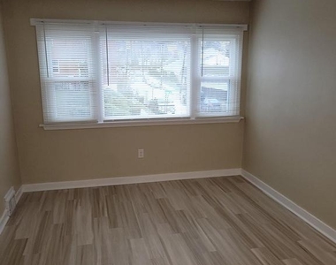 1331 Astor Street - Photo Thumbnail 14