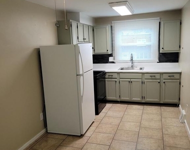 1331 Astor Street - Photo Thumbnail 17