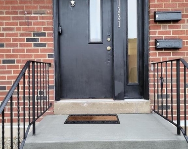 1331 Astor Street - Photo Thumbnail 5