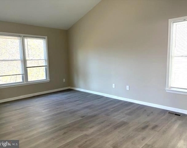 1018 Willowleaf Way - Photo Thumbnail 13
