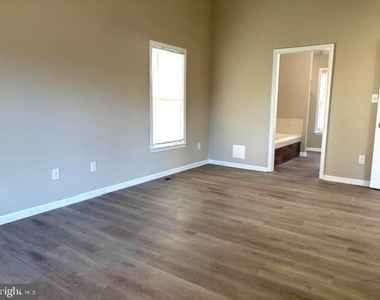 1018 Willowleaf Way - Photo Thumbnail 12