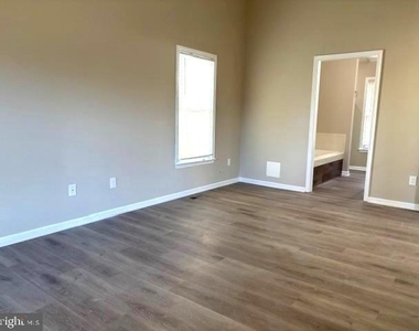 1018 Willowleaf Way - Photo Thumbnail 11