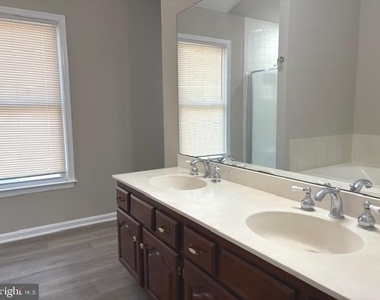 1018 Willowleaf Way - Photo Thumbnail 16