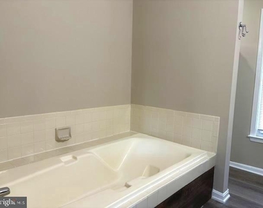 1018 Willowleaf Way - Photo Thumbnail 15