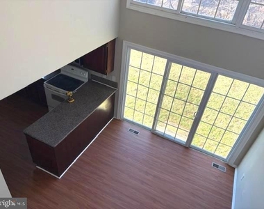 1018 Willowleaf Way - Photo Thumbnail 9