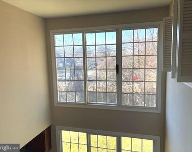 1018 Willowleaf Way - Photo Thumbnail 10