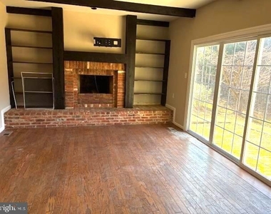 1018 Willowleaf Way - Photo Thumbnail 8