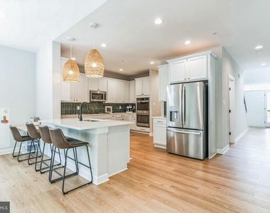 14720 Locust Court - Photo Thumbnail 8