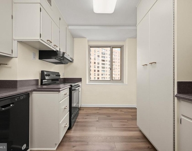 4101 Cathedral Avenue Nw - Photo Thumbnail 8