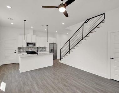 7603 Carver Ave - Photo Thumbnail 6
