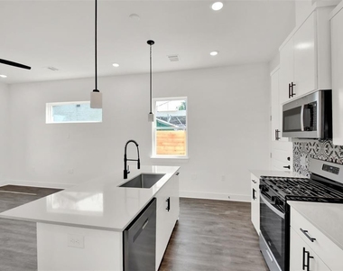 7603 Carver Ave - Photo Thumbnail 1