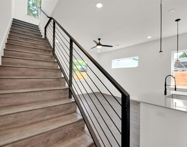 7603 Carver Ave - Photo Thumbnail 10