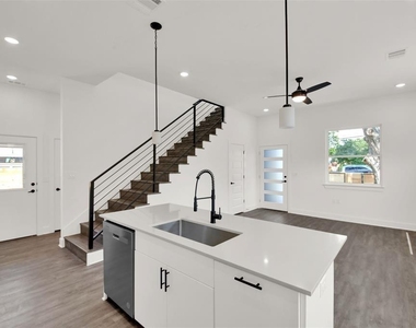 7603 Carver Ave - Photo Thumbnail 3