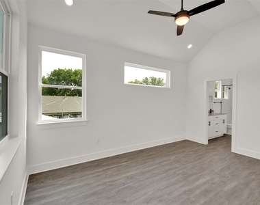 7603 Carver Ave - Photo Thumbnail 14