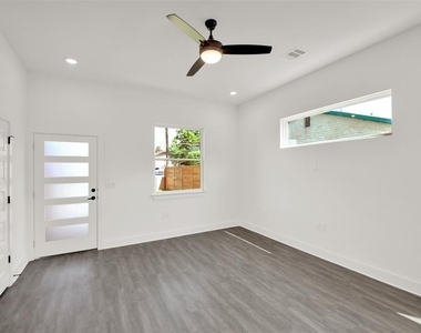 7603 Carver Ave - Photo Thumbnail 8