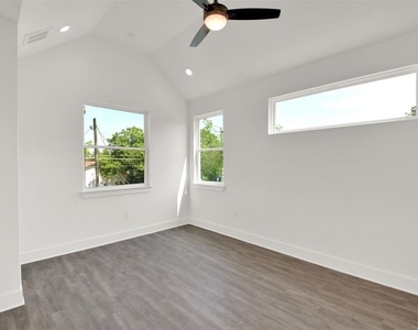 7603 Carver Ave - Photo Thumbnail 12