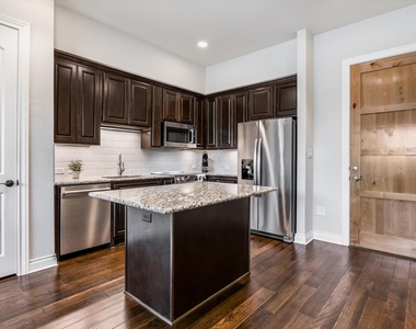 102 Bella Toscana Ave - Photo Thumbnail 2