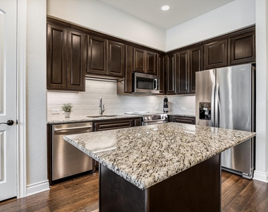 102 Bella Toscana Ave - Photo Thumbnail 3