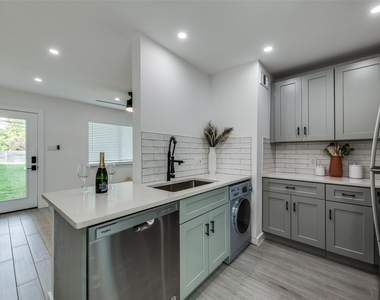 1200 E 52nd St - Photo Thumbnail 7