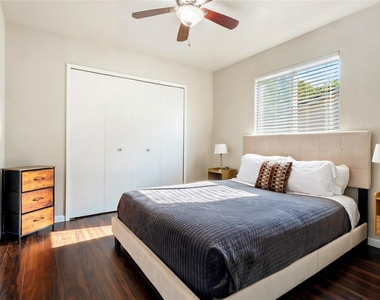 7203 Barnsdale Way - Photo Thumbnail 16