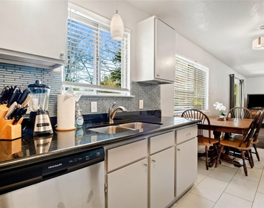 7203 Barnsdale Way - Photo Thumbnail 6