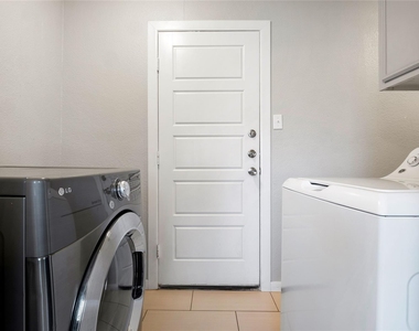 7203 Barnsdale Way - Photo Thumbnail 17