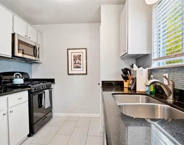 7203 Barnsdale Way - Photo Thumbnail 8