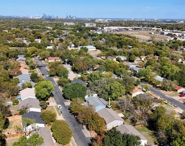7203 Barnsdale Way - Photo Thumbnail 20
