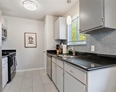 7203 Barnsdale Way - Photo Thumbnail 7