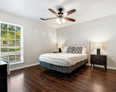7203 Barnsdale Way - Photo Thumbnail 12