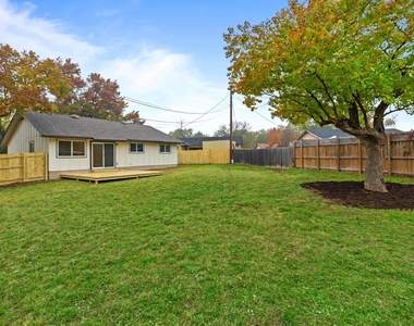 902 Warrington Dr - Photo Thumbnail 19