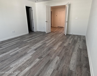 413 Rosemont Drive - Photo Thumbnail 15