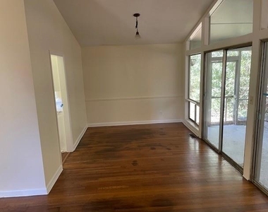 6840 Sunny Brook Lane Ne - Photo Thumbnail 3