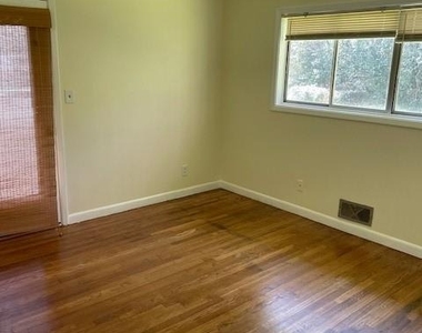 6840 Sunny Brook Lane Ne - Photo Thumbnail 11