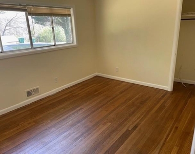 6840 Sunny Brook Lane Ne - Photo Thumbnail 4