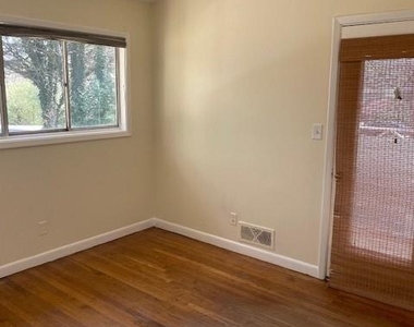 6840 Sunny Brook Lane Ne - Photo Thumbnail 5