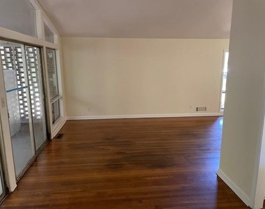 6840 Sunny Brook Lane Ne - Photo Thumbnail 8