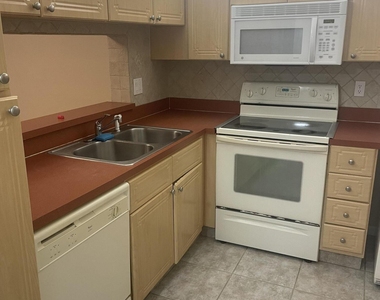 8820 Royal Palm Boulevard - Photo Thumbnail 7