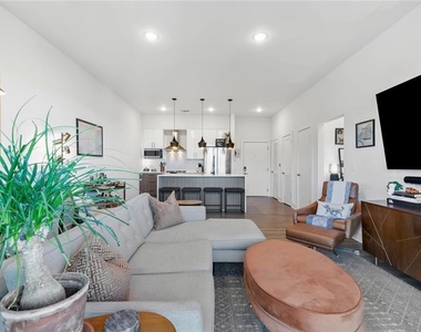 112 Rogers Street Ne - Photo Thumbnail 12