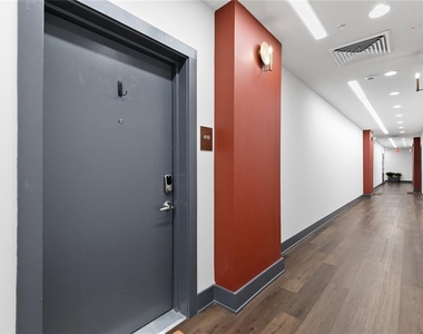 112 Rogers Street Ne - Photo Thumbnail 2