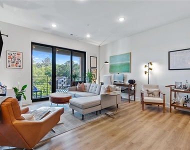 112 Rogers Street Ne - Photo Thumbnail 6
