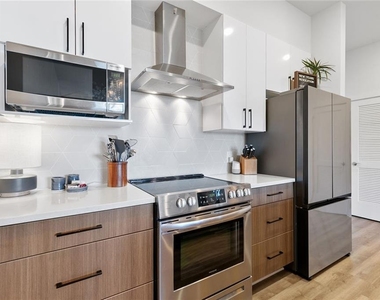 112 Rogers Street Ne - Photo Thumbnail 14