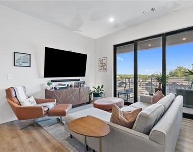112 Rogers Street Ne - Photo Thumbnail 7