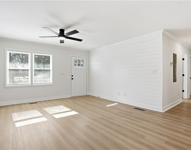 127 Perry Street - Photo Thumbnail 9