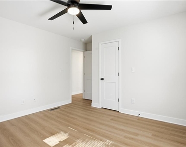 127 Perry Street - Photo Thumbnail 18