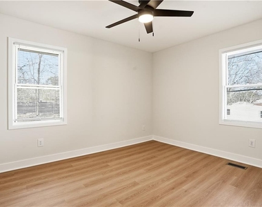 127 Perry Street - Photo Thumbnail 19