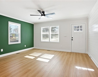 127 Perry Street - Photo Thumbnail 5